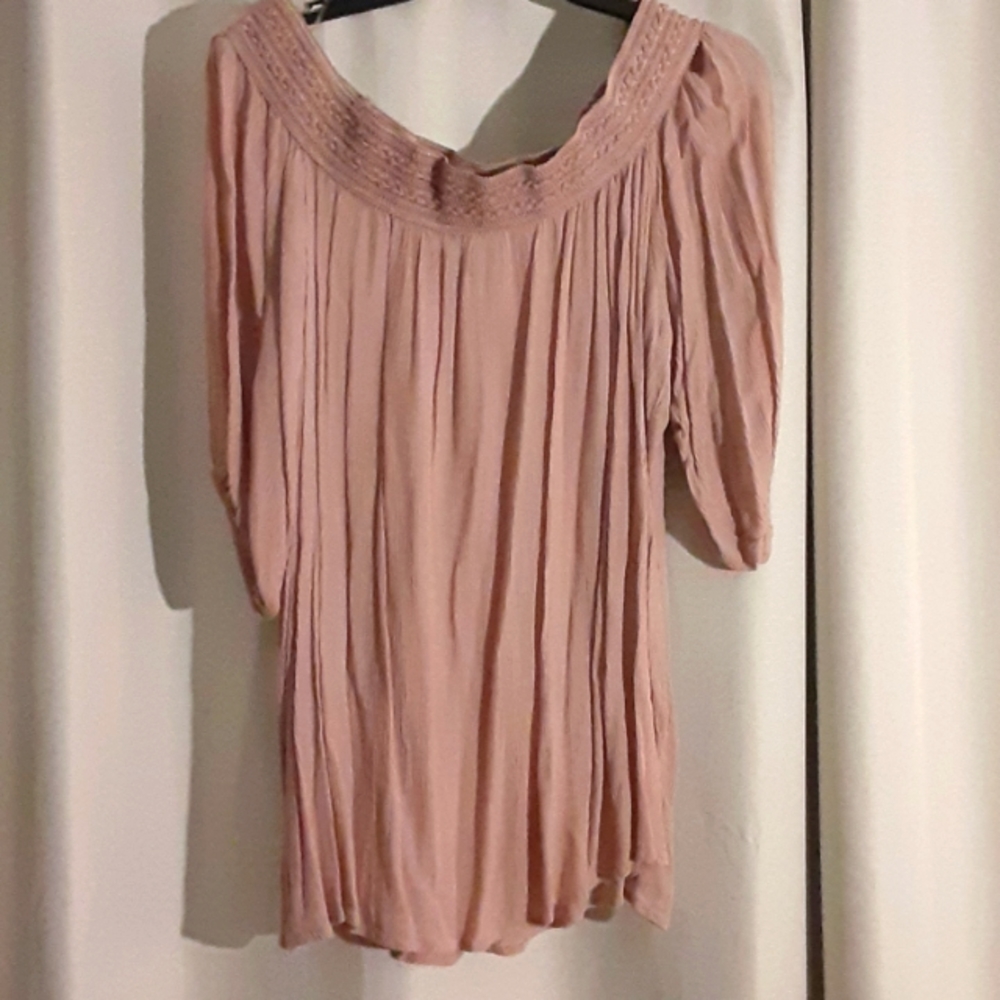 Studio M Cold shoulders color  tan sz XL